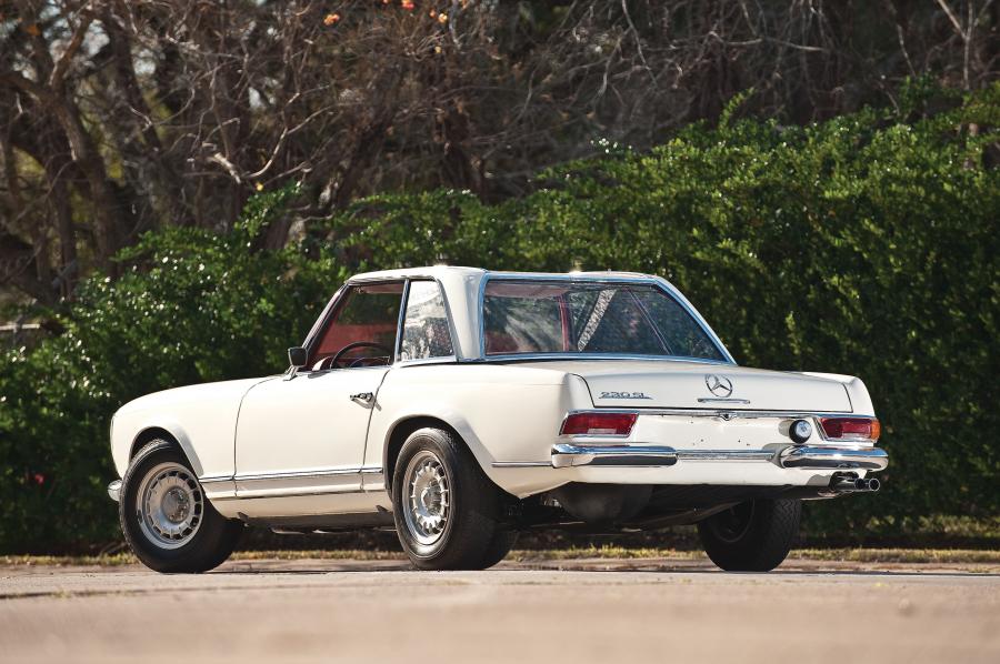  Mercedes-Benz 230 SL Roadster 1963 года  (фото 11 из 11)